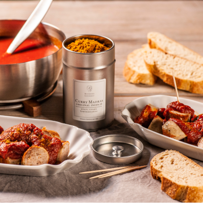 Currywurst, pikant mit Madras Curry