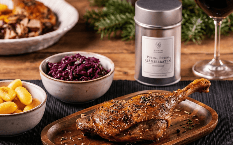 Knusprige Gänsekeule mit Rotkohl & Mini-Klößen
