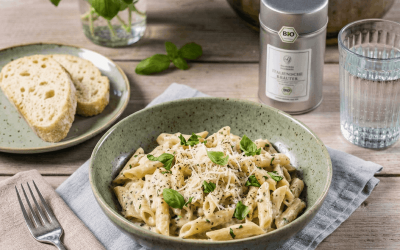 Cremige Kräuterpasta mit Parmesan